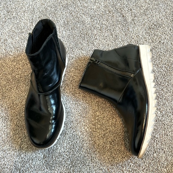 Sorel Harlow Zip Wedge Booties - Picture 1 of 10